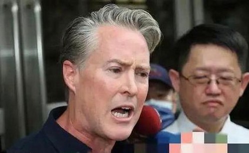 酱酱演唱会火爆，“美羊羊”造型惊艳全场，网红反差引热议