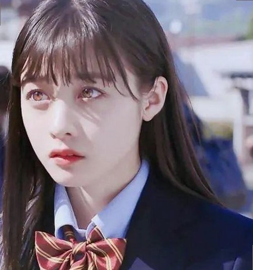 彭冠英蔡文静甜蜜互动引关注，国产网红短视频热度持续攀升